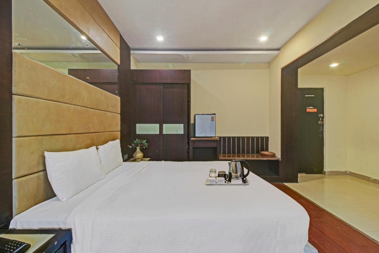 Oyo Townhouse 707 Grand Krishna Hotel Hyderabad Eksteriør billede