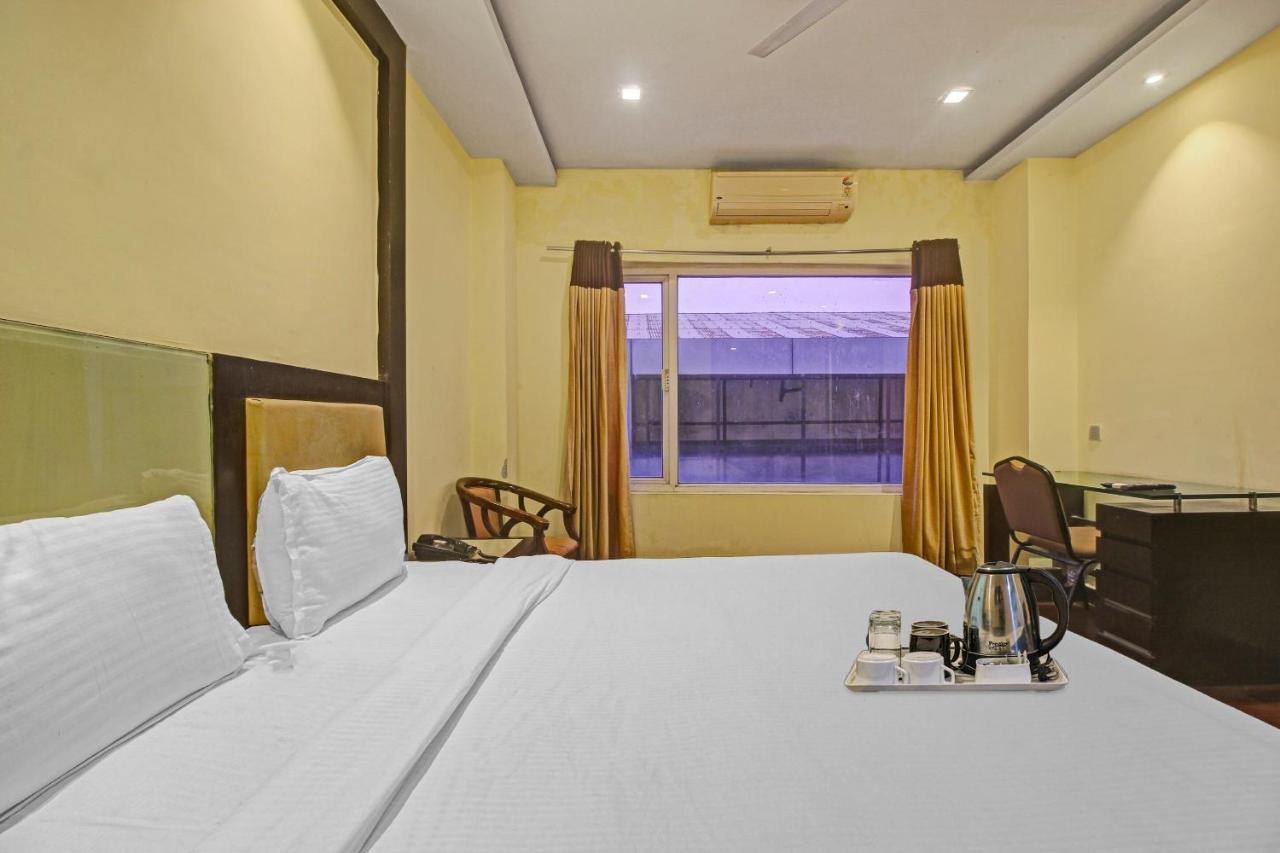 Oyo Townhouse 707 Grand Krishna Hotel Hyderabad Eksteriør billede