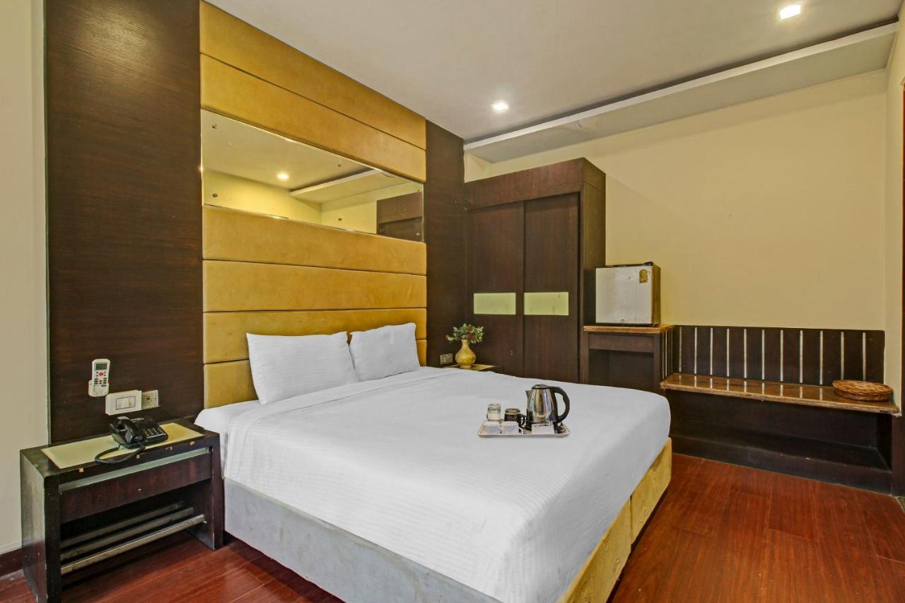 Oyo Townhouse 707 Grand Krishna Hotel Hyderabad Eksteriør billede